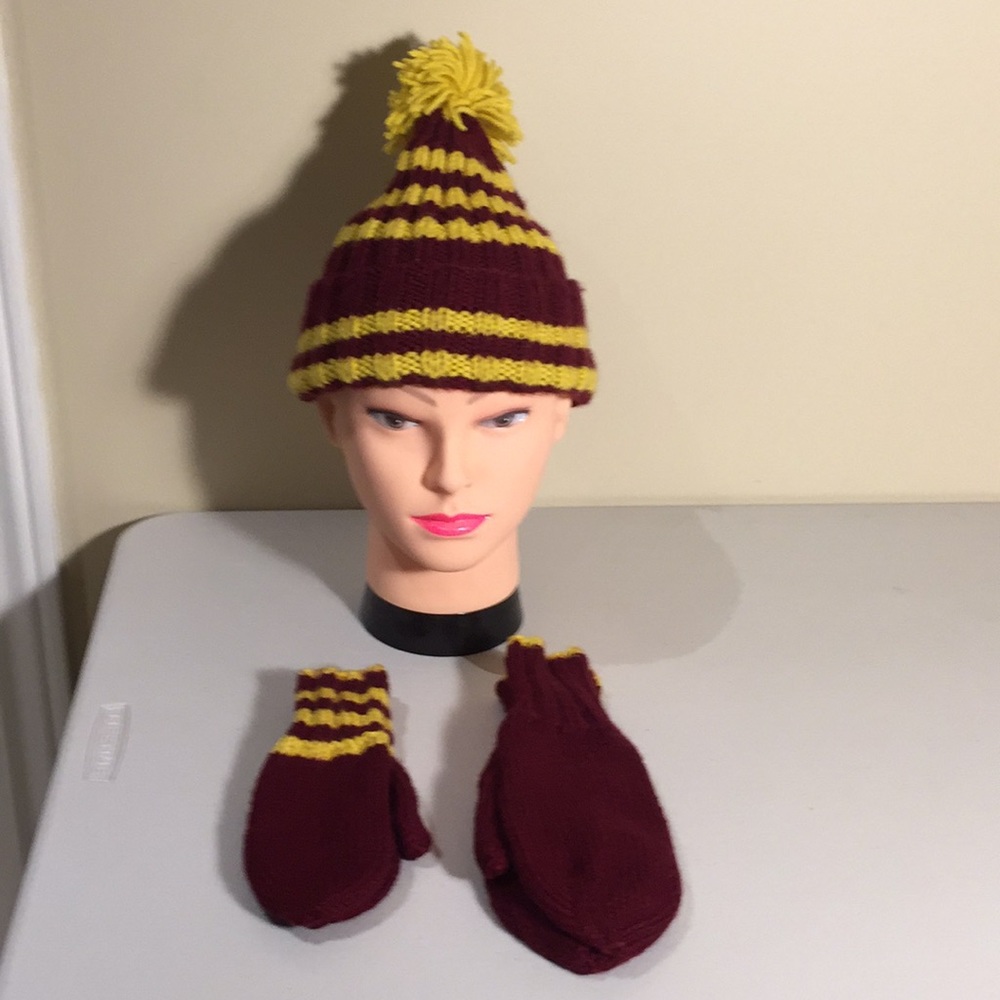 Hand Knit Child’s Winter Hat & 2 Pairs Mittens